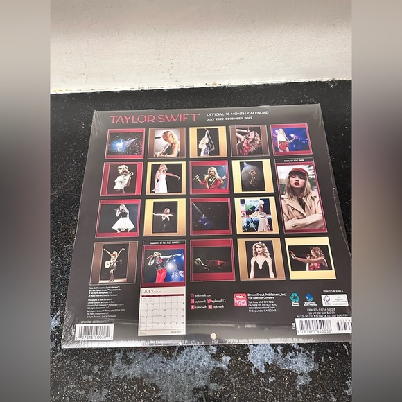 Taylor Swift Red TV Official 18-month Calendar July 2022 - December 2023 - Picture 2 of 4